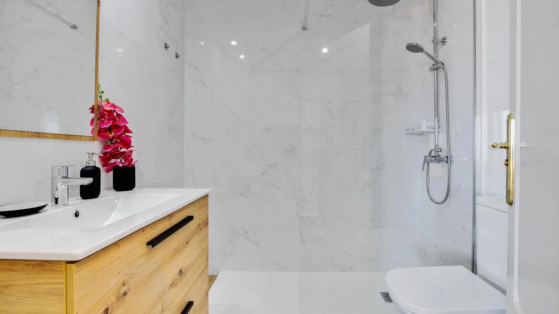 Los Porches 4D By Ivi Real Estate بينالماذينا شقة