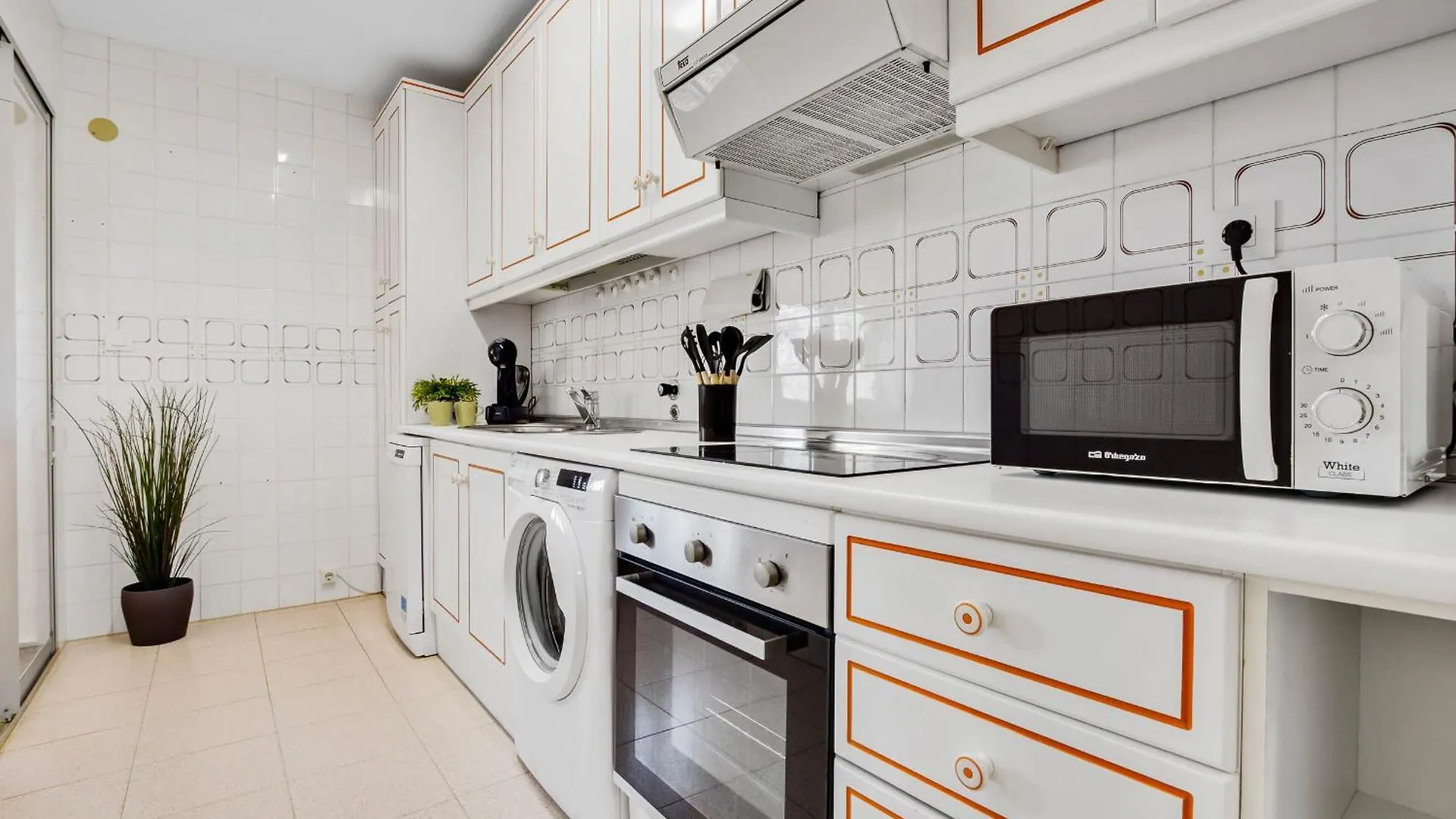 Los Porches 4D By Ivi Real Estate Benalmádena Lägenhet